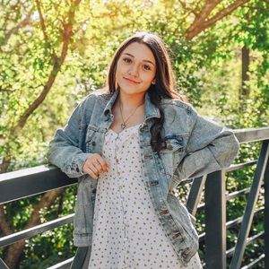 Meet your Posher, Karaina